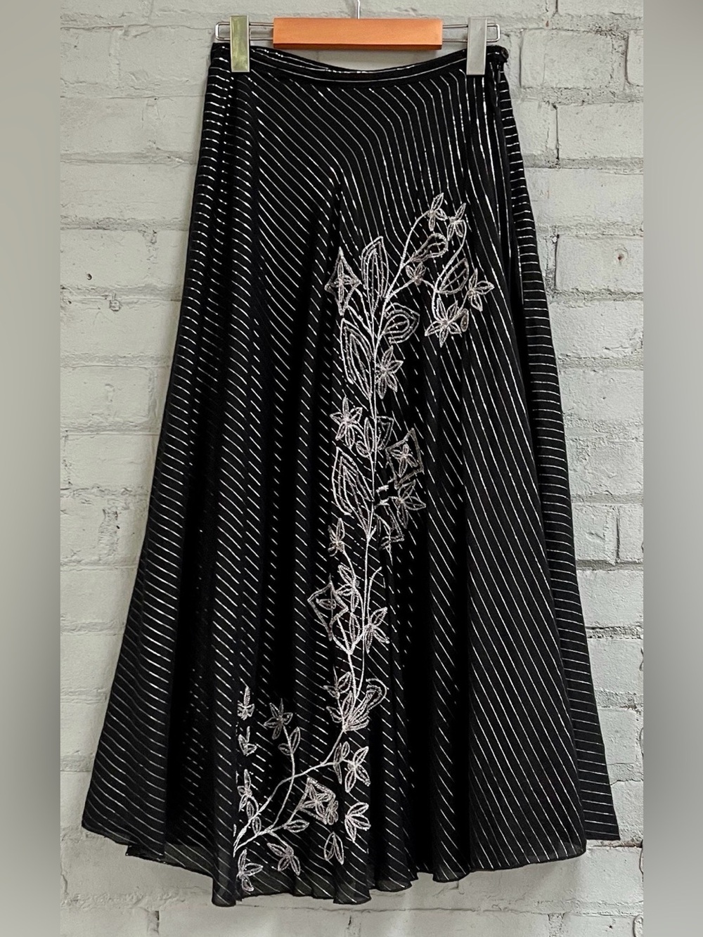 Vintage Black Floral Embroidered A-Line Metallic Skirt